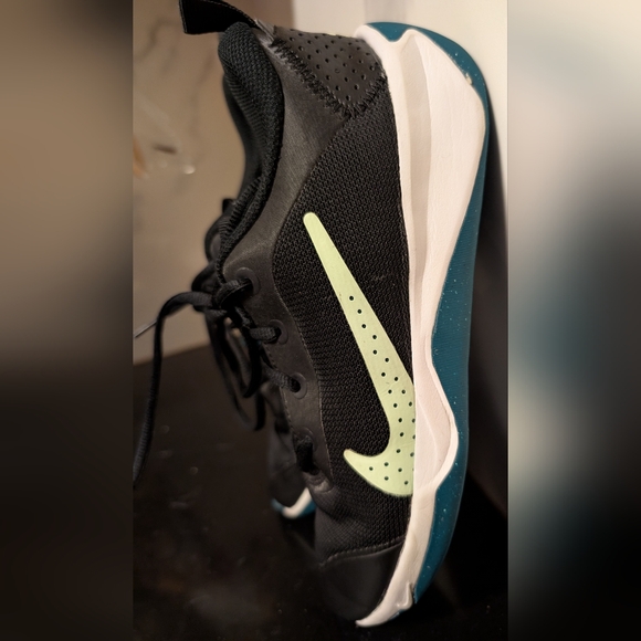 Nike Omni Multi Court Black Hardly Volt Sneakers Size 6Y MSRP $90 - Picture 7 of 11